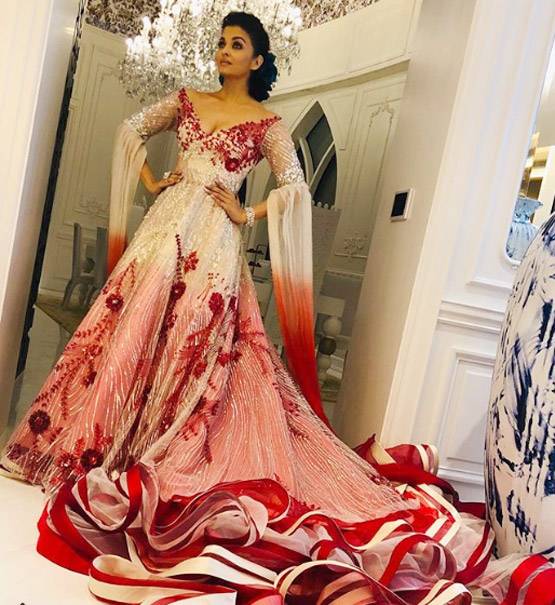 जब प्रिसेंस लुक में रैम्प पर उतरीं ऐश्वर्या, आराध्या भी थीं साथ