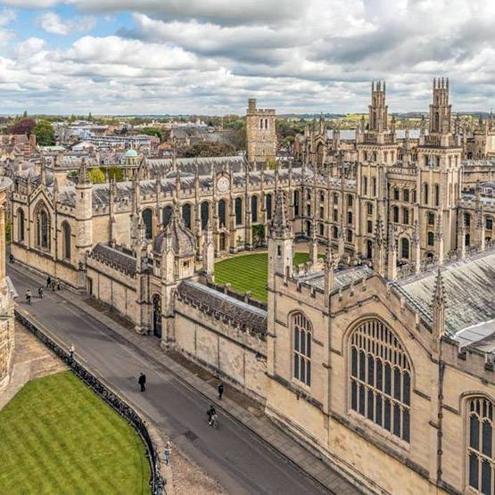 Oxford में ऐसे मिलता है दाखिला, फ्री में भी होती है पढ़ाई