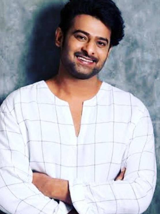 इंजीनियरिंग कर चुके हैं प्रभास, 2002 में आए थे फिल्मों में