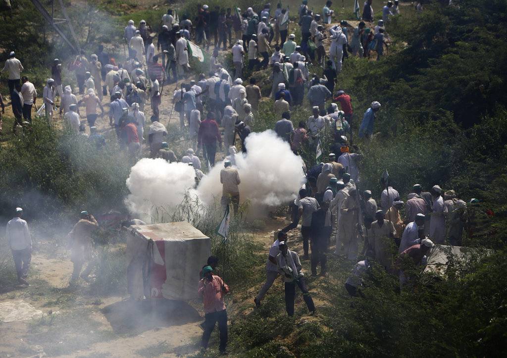 किसान आंदोलन की तस्वीरें: कैसे 24 घंटे दिल्ली बनी रही अखाड़ा