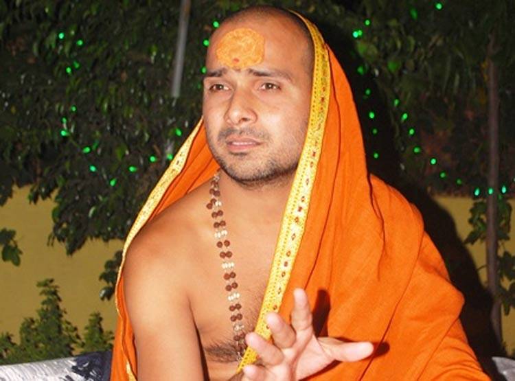 वो 10 बाबा जो पलट सकते हैं मध्य प्रदेश में चुनाव के नतीजे