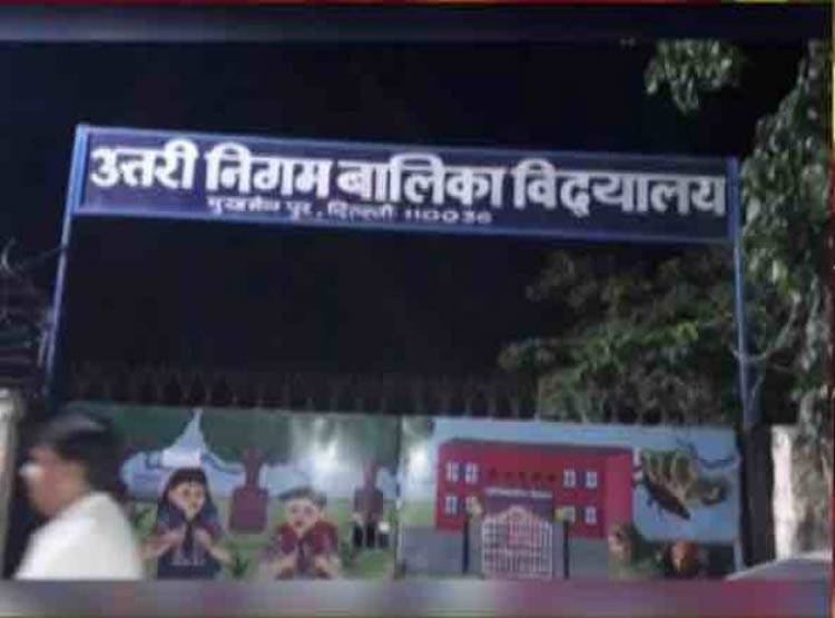 दीवार टूटते ही उड़े लोगों के होश, स्कूल के टैंक में मिला नर कंकाल