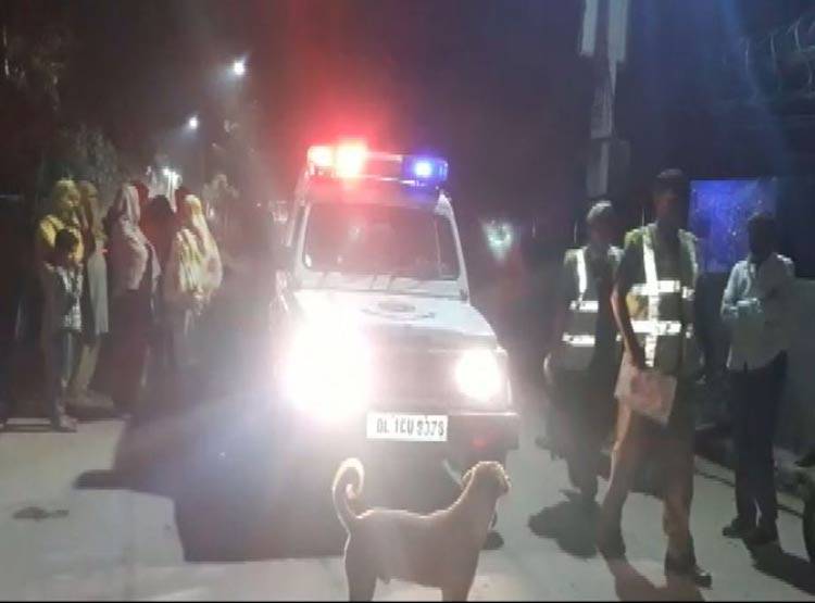 दीवार टूटते ही उड़े लोगों के होश, स्कूल के टैंक में मिला नर कंकाल