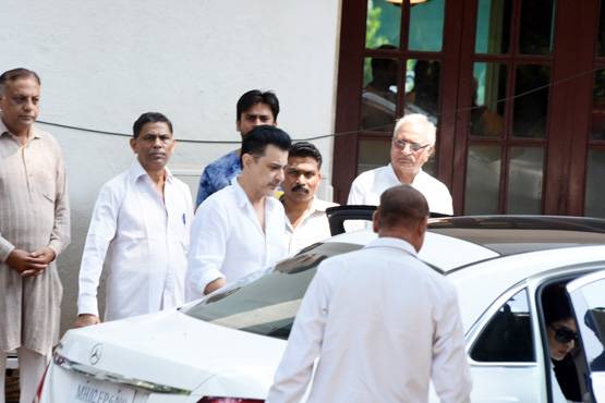 काजोल से अनिल कपूर तक, कृष्णा राज के अंतिम दर्शन को पहुंचे सितारे