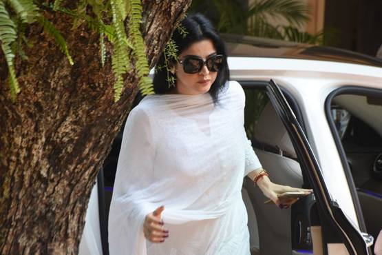 काजोल से अनिल कपूर तक, कृष्णा राज के अंतिम दर्शन को पहुंचे सितारे