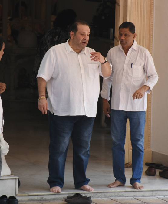 दादी कृष्णा के अंत‍िम दर्शन को पहुंचीं करीना-कर‍िश्मा, सैफ भी द‍िखे