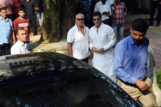 कृष्णा राज के अंत‍िम दर्शन को पहुंची ऐश्वर्या, मुस्कुराते द‍िखीं सोनम