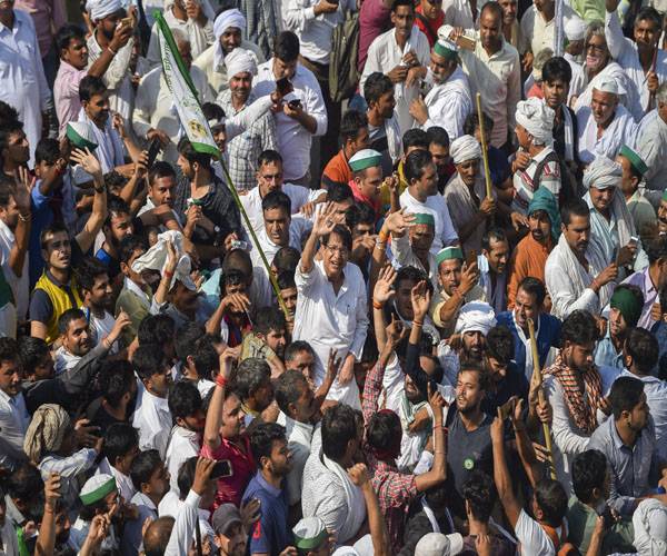 किसान आंदोलन की तस्वीरें: कैसे 24 घंटे दिल्ली बनी रही अखाड़ा