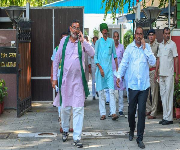 किसान आंदोलन की तस्वीरें: कैसे 24 घंटे दिल्ली बनी रही अखाड़ा