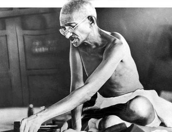 जानें- पहली बार नोट पर कब छपे थे बापू, ये है फोटो का राज