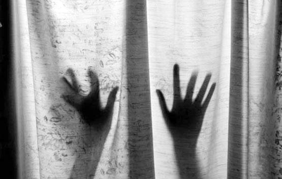 व्रत के दौरान गंगा में नहा रही महिला से रेप, वीडियो भी बनाया