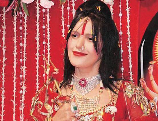 हाथ जोड़कर खड़े थे भक्त, #Metoo पर राधे मां ने दी ऐसी सलाह