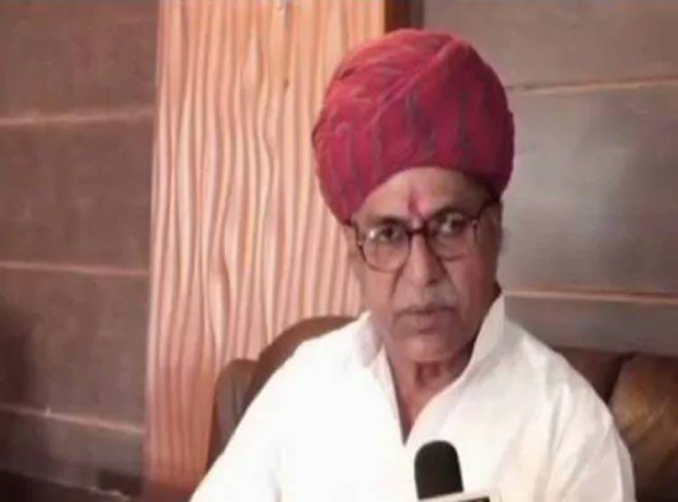 ... जब खुले में पेशाब करते कैमरे में कैद हुए बीजेपी के मंत्री