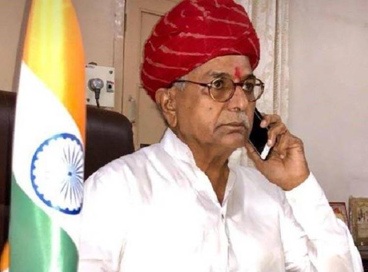 ... जब खुले में पेशाब करते कैमरे में कैद हुए बीजेपी के मंत्री