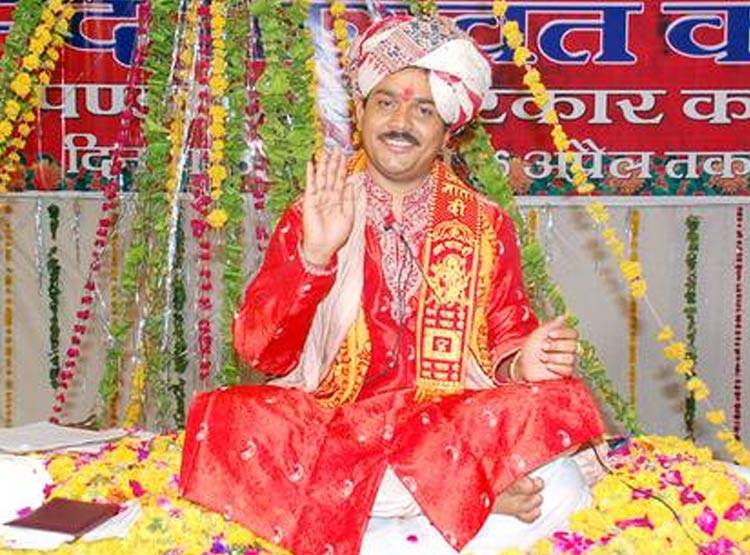 वो 10 बाबा जो पलट सकते हैं मध्य प्रदेश में चुनाव के नतीजे