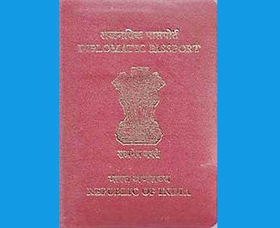 आपका पासपोर्ट तो नीला है! जानें- किसे मिलता है लाल-सफेद पासपोर्ट