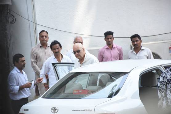 काजोल से अनिल कपूर तक, कृष्णा राज के अंतिम दर्शन को पहुंचे सितारे