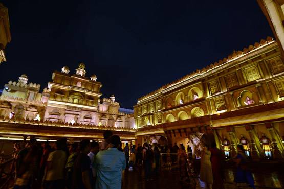 देखें कोलकाता की दुर्गा पूजा, भव्य पंडालों से ऐसे सजा शहर