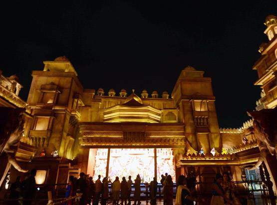 देखें कोलकाता की दुर्गा पूजा, भव्य पंडालों से ऐसे सजा शहर