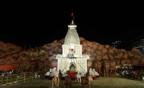 देखें कोलकाता की दुर्गा पूजा, भव्य पंडालों से ऐसे सजा शहर