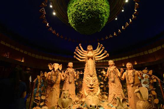 देखें कोलकाता की दुर्गा पूजा, भव्य पंडालों से ऐसे सजा शहर