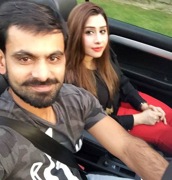 पत्नी के कारण एक PAK खिलाड़ी को कामयाबी और दूसरे को मिला बैन