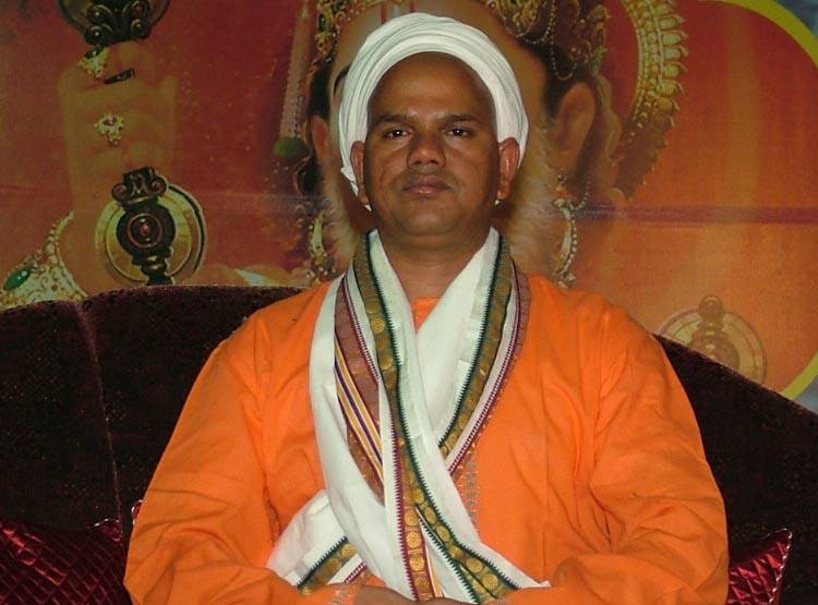 वो 10 बाबा जो पलट सकते हैं मध्य प्रदेश में चुनाव के नतीजे