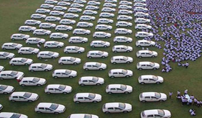 सूरत के हीरा कारोबारी फिर चर्चा में, दिवाली पर 600 वर्कर को देंगे कार