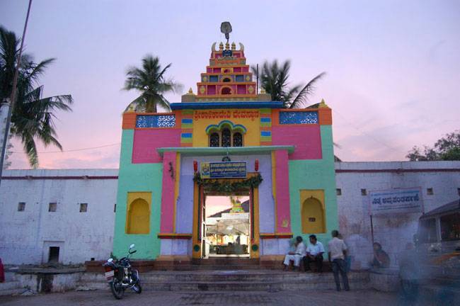 Navratri: ये हैं मां दुर्गा के 10 प्रसिद्ध मंदिर, दर्शन करने जरूर जाएं