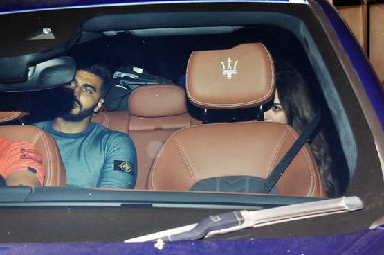 PICS: पार्टी में साथ द‍िखे अर्जुन-मलाइका, कैमरा से बचते आए नजर