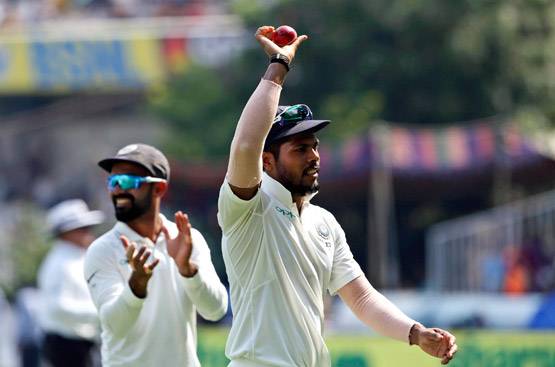 उमेश यादव को बधाई देने पर फंसे अखिलेश यादव, हो गए ट्रोल