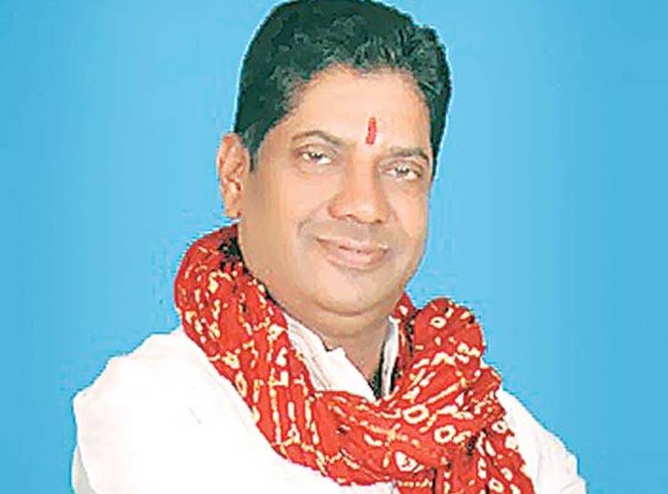 वो 10 बाबा जो पलट सकते हैं मध्य प्रदेश में चुनाव के नतीजे