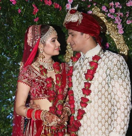 VIDEO: दूल्हे ने घूंघट नहीं बल्कि दुल्हन ने उठाया प्रिंस का सेहरा