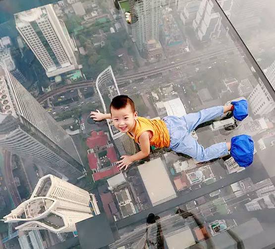 78वीं मंजिल पर कांच का फ्लोर, कमजोर दिल वालों की अटकेगी सांस!