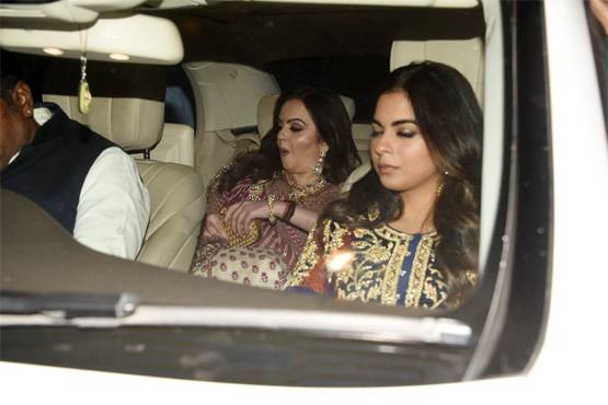 प्रियंका चोपड़ा की संगीत सेरेमनी की तस्वीरें, पहुंचे मुकेश अंबानी