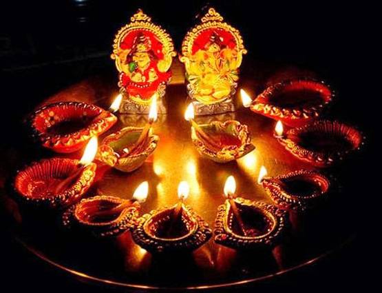 Diwali 2018: दिवाली की रात करें ये उपाय,  दूर होंगी सभी समस्याएं