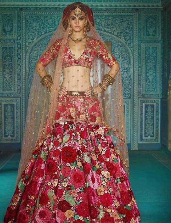 दीपिका की तरह शादी में पहनें सब्यसाची की ड्रेस, जानें कीमत