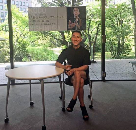 फेमस मेकअप आर्टिस्ट है गे बौद्ध भिक्षु, पॉप स्टार तक इनके फैन