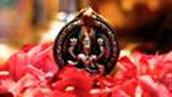 Dhanteras 2018: धनतेरस पर ना लाएं लक्ष्मी मां की ऐसी मूर्ति-चित्र, बनी रहेगी पैसों की तंगी