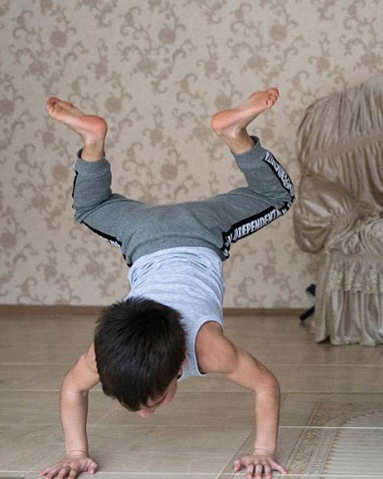 5 साल की उम्र में लगाए 4105  पुश-अप्स, गिफ्ट में मिली मर्सिडीज