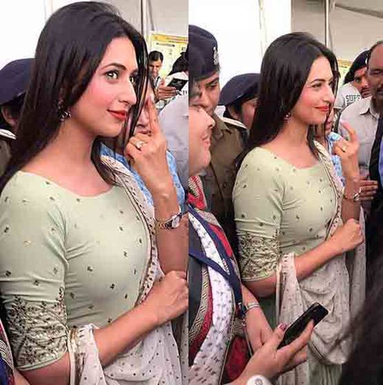 PHOTOS: दिव्यांका त्र‍िपाठी ने मुंबई से भोपाल आकर किया मतदान