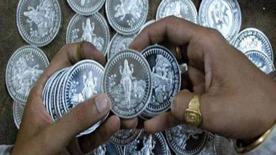 धनतेरस: सोना-चांदी से भी ज्यादा शुभ फलदायी हैं ये चीजें, खरीदने से साल भर होगी धन वर्षा