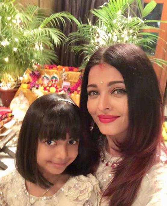 परिवार संग अमिताभ बच्चन ने मनाई दिवाली, जलाई फुलझड़ी