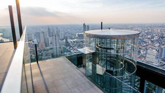 78वीं मंजिल पर कांच का फ्लोर, कमजोर दिल वालों की अटकेगी सांस!