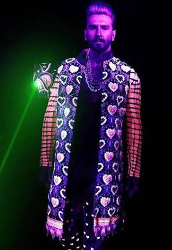 वेडिंग पार्टी में डांस फ्लोर पर रणवीर की ग्रैंड एंट्री, सामने आया लुक