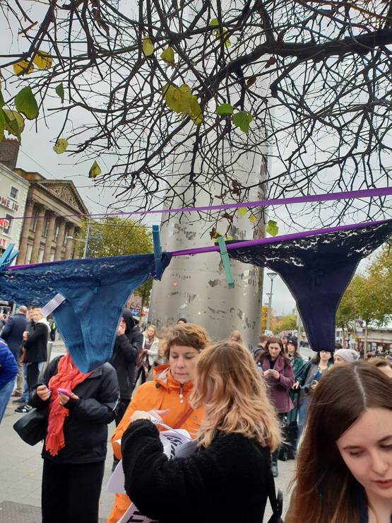 लड़की ने पहना था 'लेस वाला अंडरवियर', छूटा रेप आरोपी