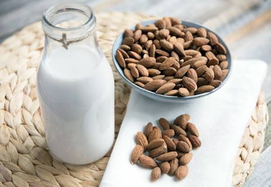 सर्दियों में जरूर पिएं बादाम वाला दूध, होते हैं ये 5 बड़े फायदे