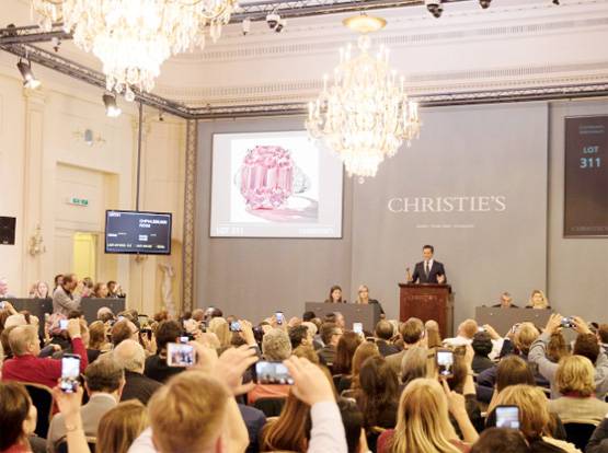 जानिए- 100 साल पुराने पिंक हीरे की खासयित, करोड़ों में हुआ नीलाम