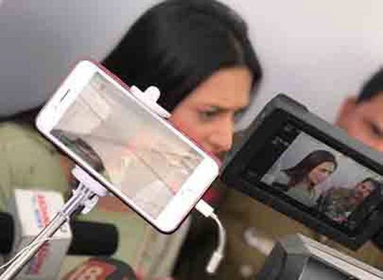 PHOTOS: दिव्यांका त्र‍िपाठी ने मुंबई से भोपाल आकर किया मतदान