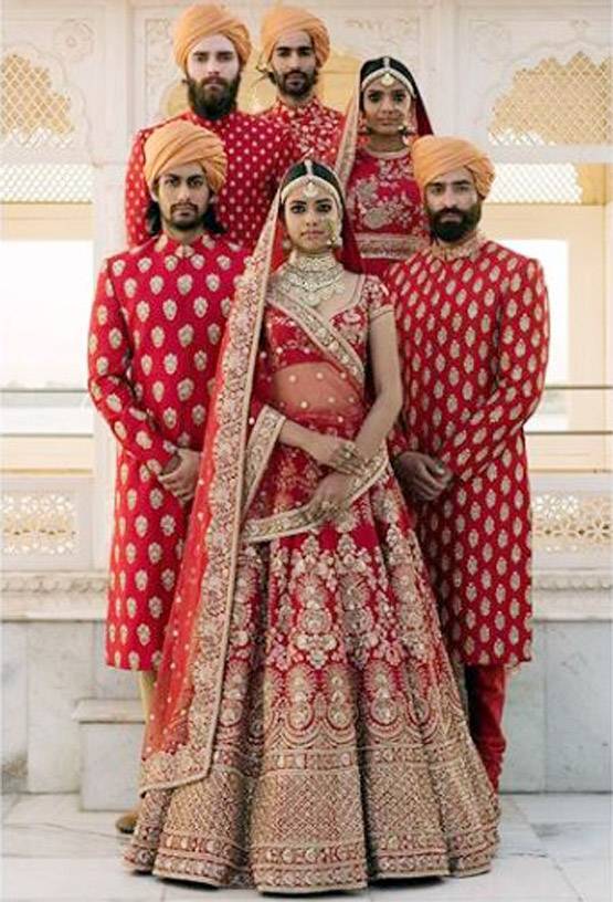 दीपिका की तरह शादी में पहनें सब्यसाची की ड्रेस, जानें कीमत